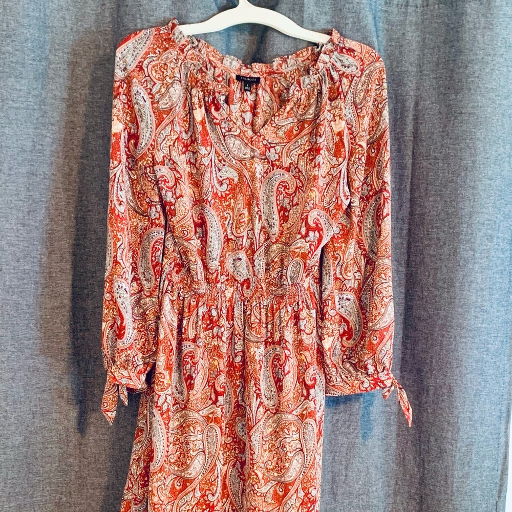 Multicolored lined summer dress.